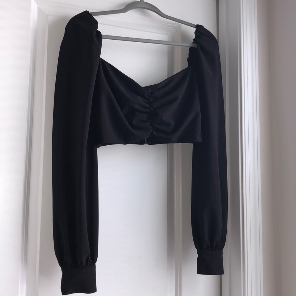 Forever21 Women's Crop Top Long Sleeve Size: US L. Stretchy shoulders part